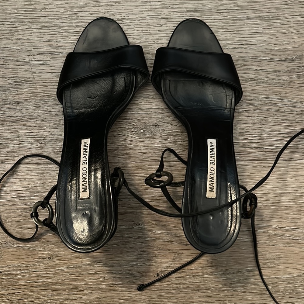 Size 37 Manolo Blahnik black toe heels
